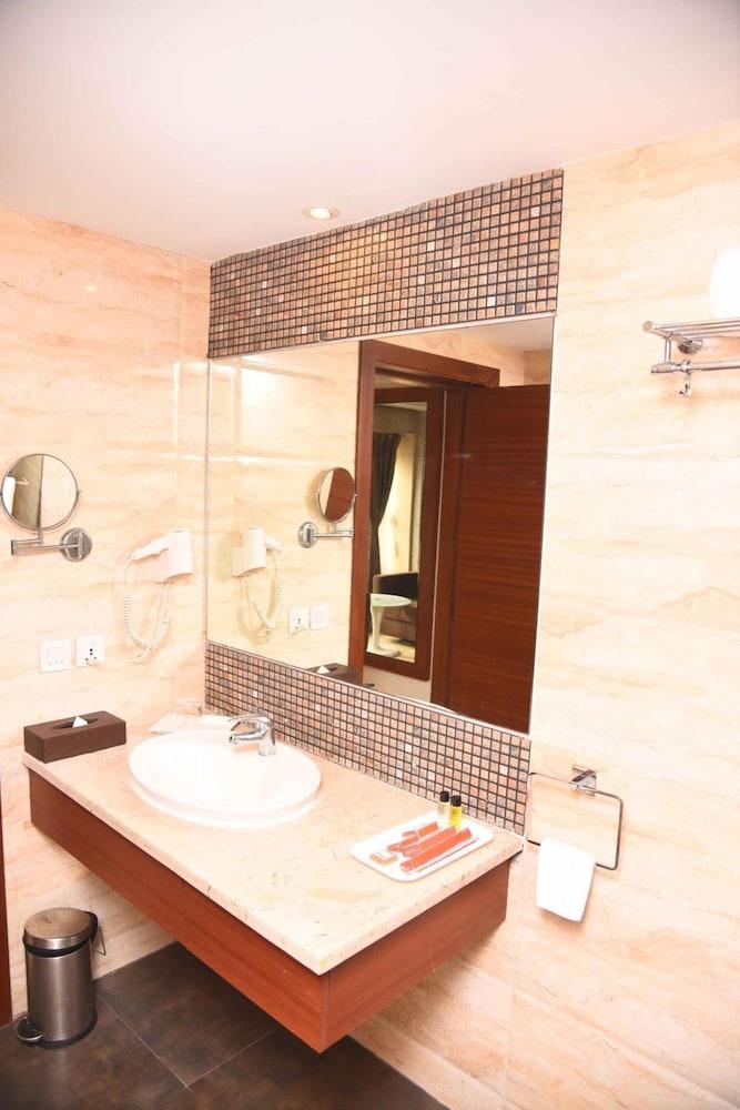 เซเลสต้า โฮเต็ล Hotel โกลกาตา ภายนอก รูปภาพ