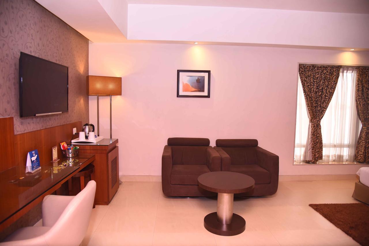 เซเลสต้า โฮเต็ล Hotel โกลกาตา ภายนอก รูปภาพ
