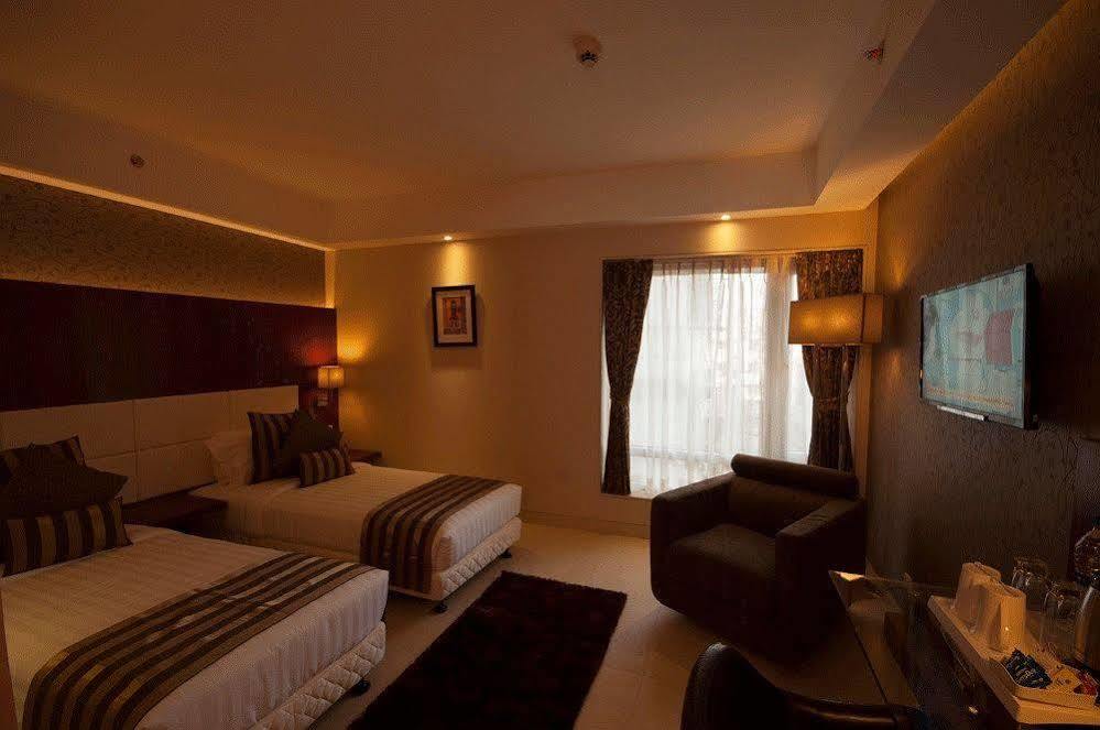 เซเลสต้า โฮเต็ล Hotel โกลกาตา ภายนอก รูปภาพ
