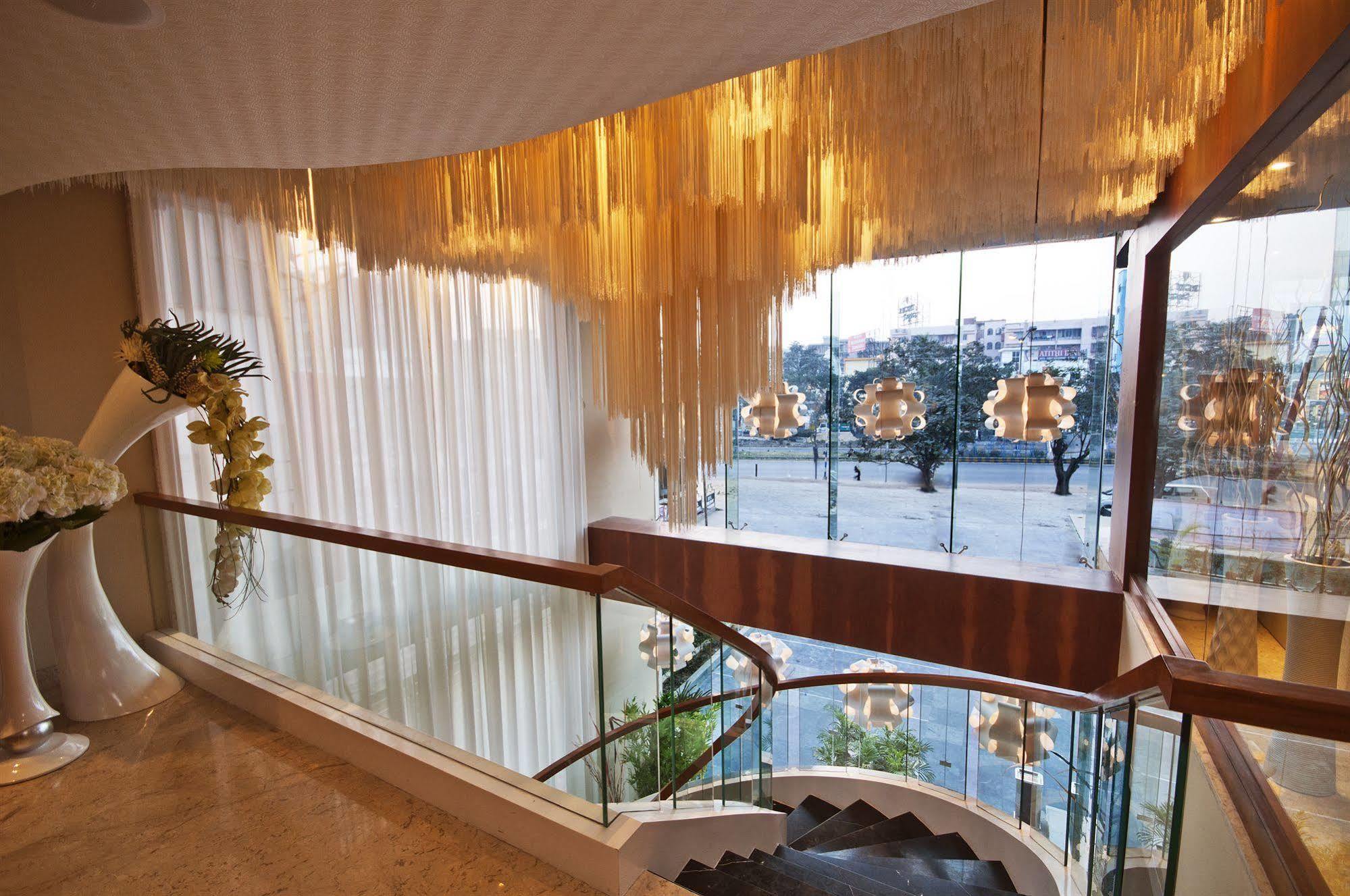 เซเลสต้า โฮเต็ล Hotel โกลกาตา ภายนอก รูปภาพ