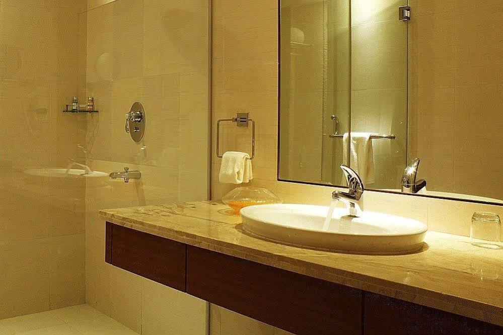 เซเลสต้า โฮเต็ล Hotel โกลกาตา ภายนอก รูปภาพ