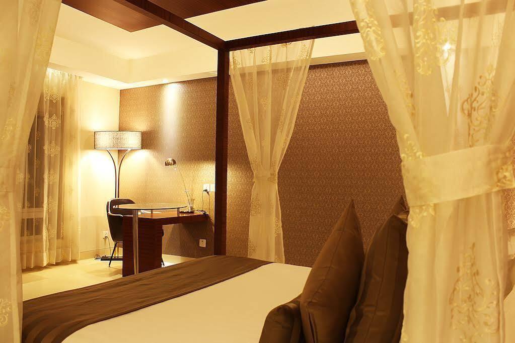 เซเลสต้า โฮเต็ล Hotel โกลกาตา ภายนอก รูปภาพ